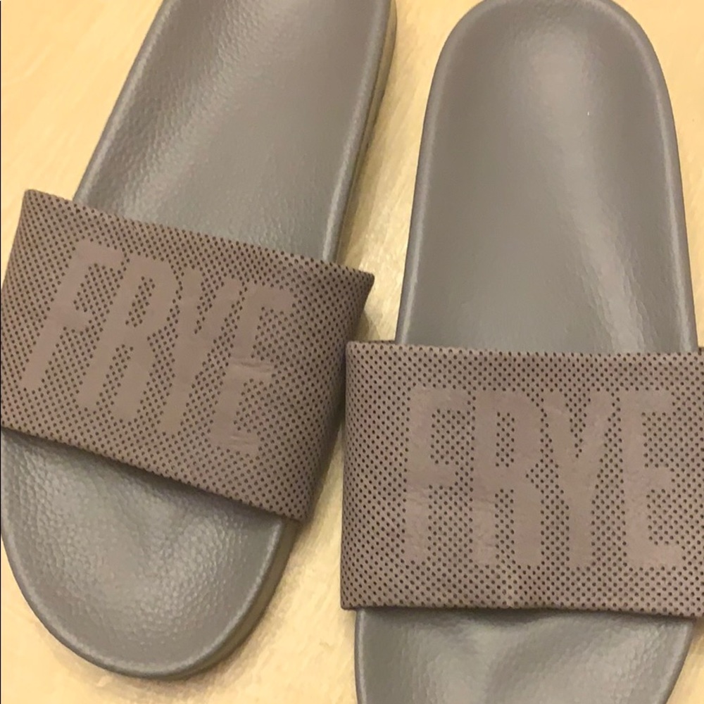 FRYE Lola Perf Logo Slides 8M